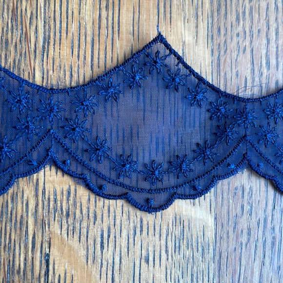 Vintage trim, dark navy organdy, scalloped w floral theme, 2” wide, 2 yards - Picture 3 of 4